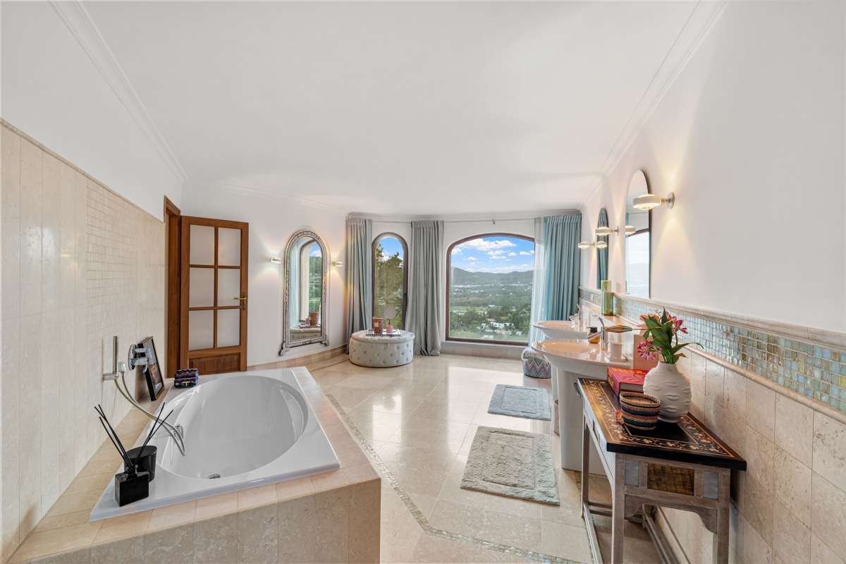 8 slaapkamer villa in Can Furnet